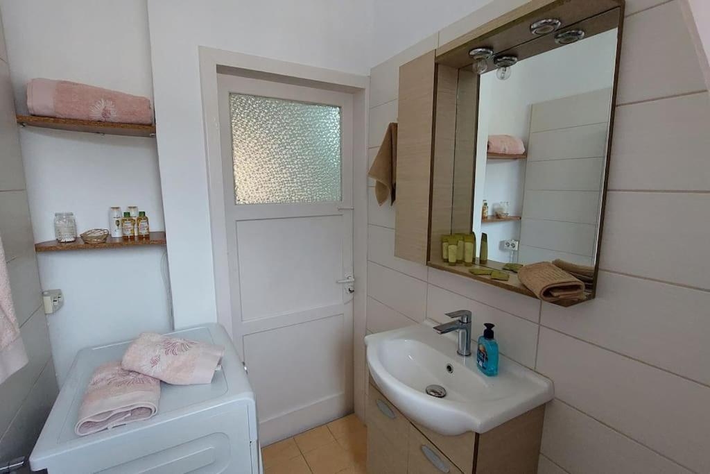 Old Port View Apartment, Διαμέρισμα Στο Κέντρο 2 Υπνοδωματίων Corfu  Eksteriør bilde